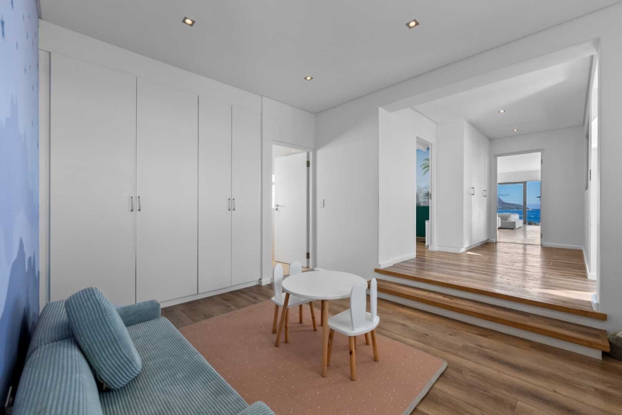 8 Bedroom Property for Sale in Camps Bay Western Cape